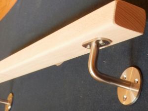 Madla dřevěné zábradlí schodišťové na schody BUK 4,5 x 4 cm bez drážky Zakázková výroba